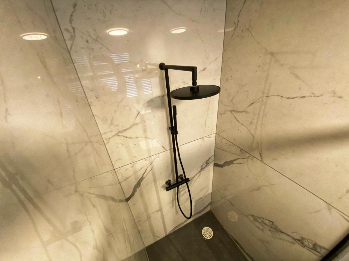 Broncks Apartment 4 - Modern 1-Bedroom In The Heart Of Торсхавн Экстерьер фото